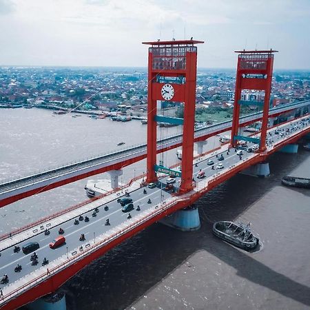 Oyo 568 Rajawali Homestay Palembang Esterno foto