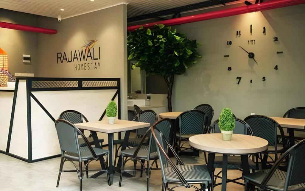 Oyo 568 Rajawali Homestay Palembang Esterno foto