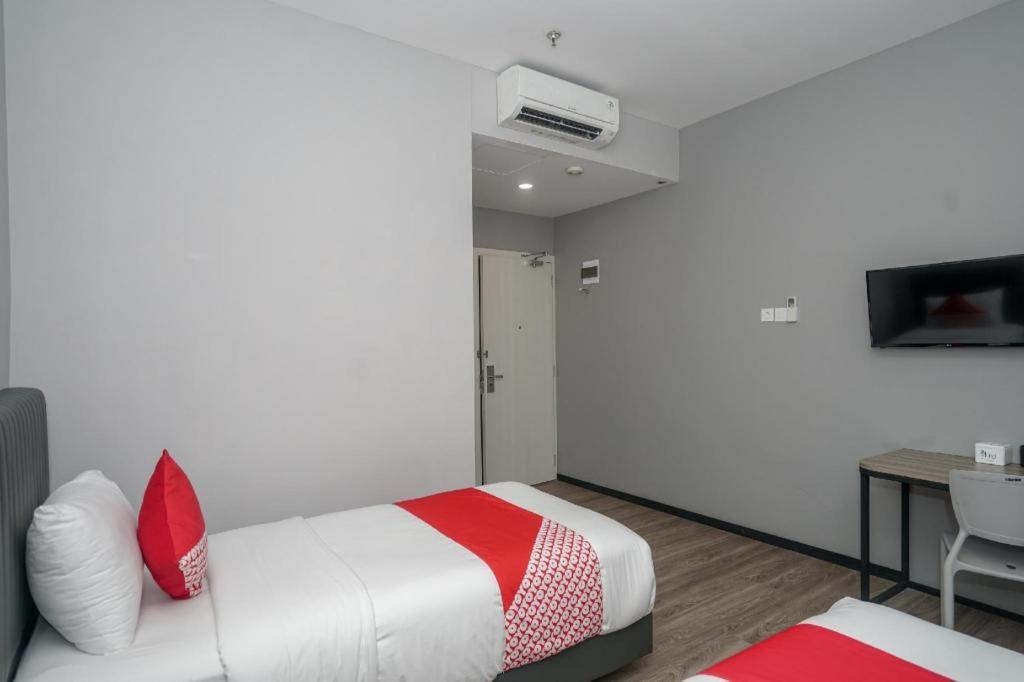 Oyo 568 Rajawali Homestay Palembang Esterno foto