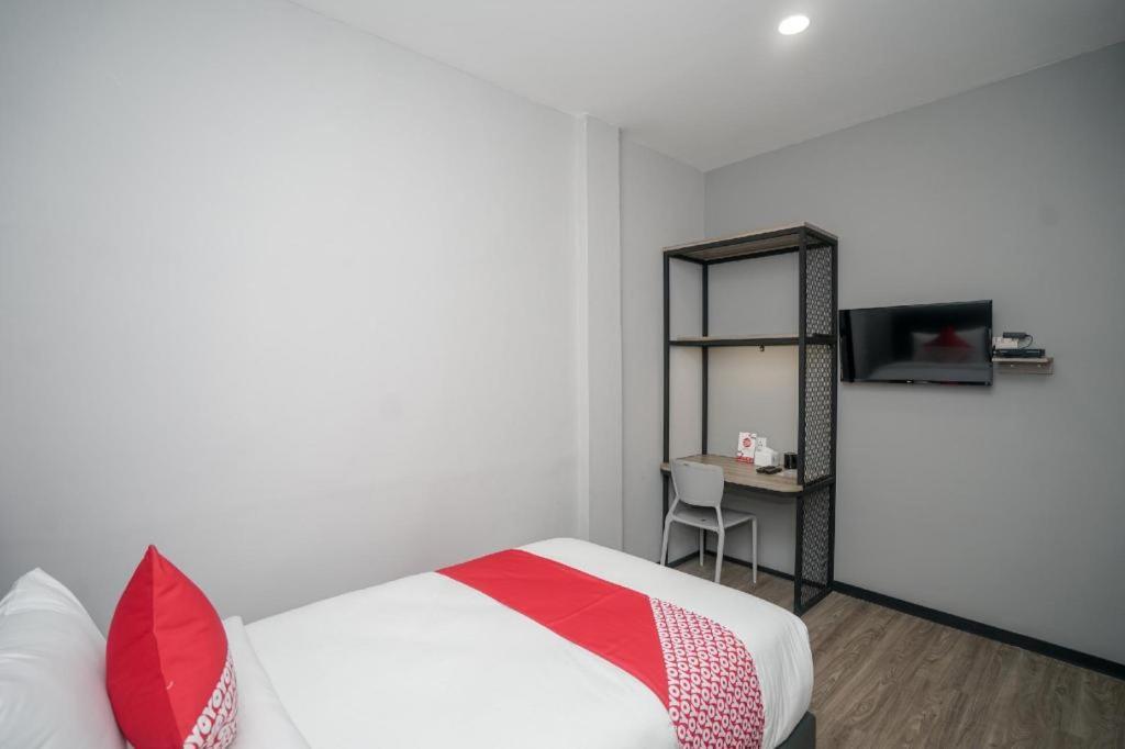 Oyo 568 Rajawali Homestay Palembang Esterno foto