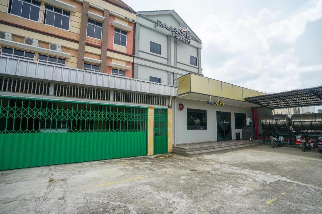 Oyo 568 Rajawali Homestay Palembang Esterno foto