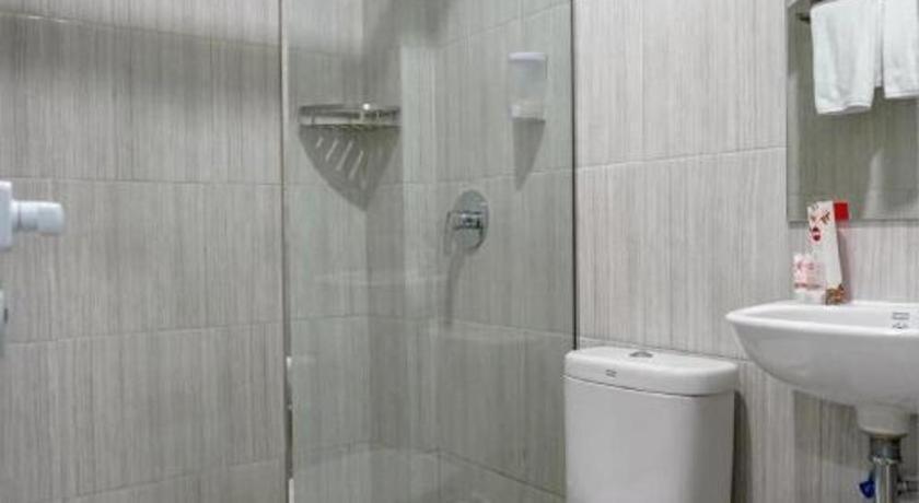 Oyo 568 Rajawali Homestay Palembang Esterno foto