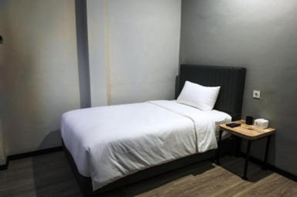 Oyo 568 Rajawali Homestay Palembang Esterno foto