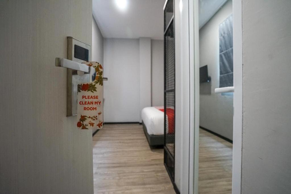 Oyo 568 Rajawali Homestay Palembang Esterno foto