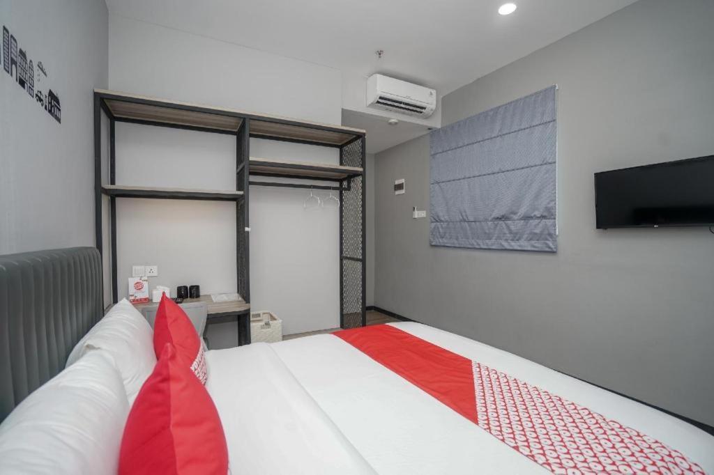 Oyo 568 Rajawali Homestay Palembang Esterno foto