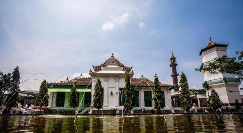 Oyo 568 Rajawali Homestay Palembang Esterno foto