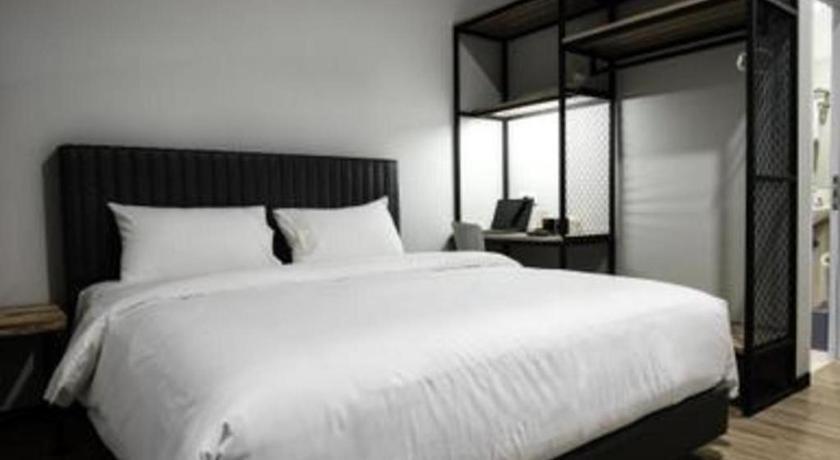Oyo 568 Rajawali Homestay Palembang Esterno foto