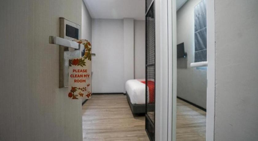 Oyo 568 Rajawali Homestay Palembang Esterno foto
